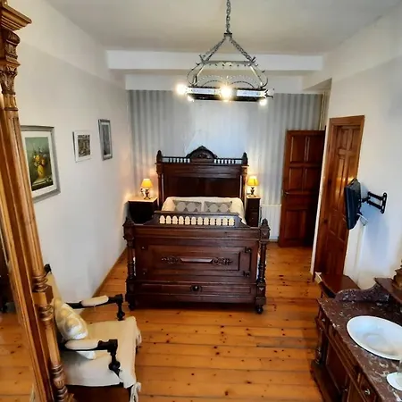 La Casona De *